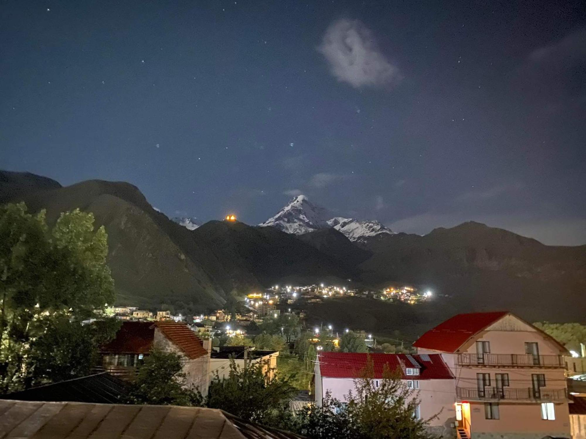 Hotel Four Season In Kazbegi Habitación foto
