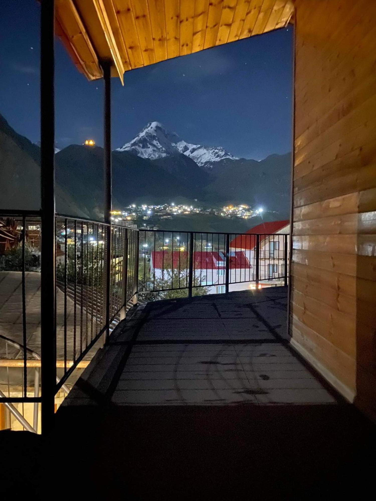 Hotel Four Season In Kazbegi Habitación foto